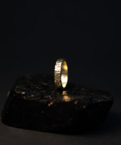 Auro Hammered Ring 4mm